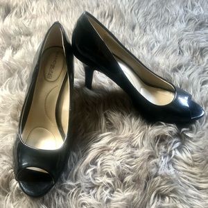 Peep toe black pumps like-new